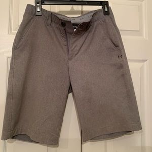 Men’s golf shorts